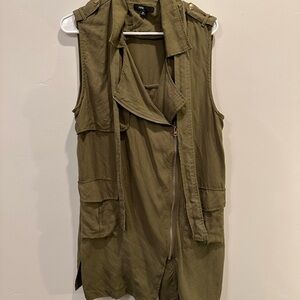 Fate. Zip down long vest. Size M. Khaki color.